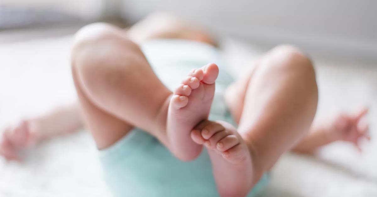 FATHER LEAVES NEWBORN BABIES AND WIFE FOR A 18-YEAR-OLD GIRL