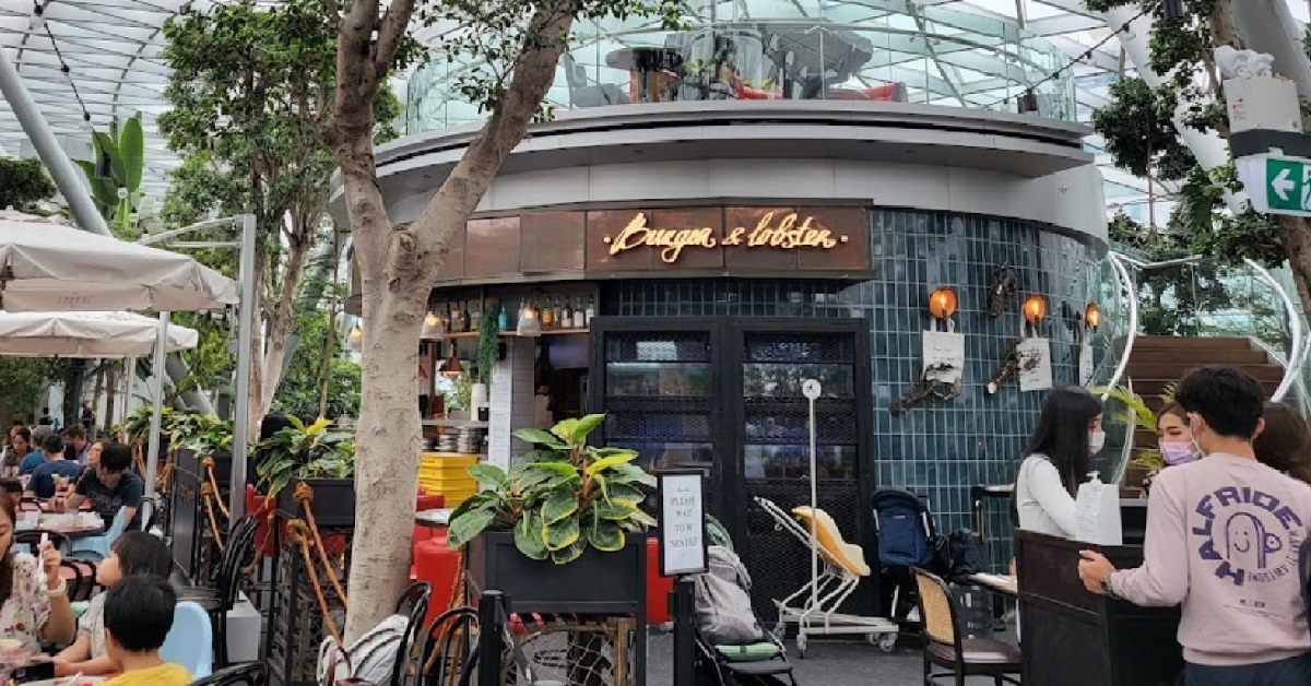 JEWEL CHANGI’S BURGER & LOBSTER SUSPENDED AFTER 17 PEOPLE FELL SICK