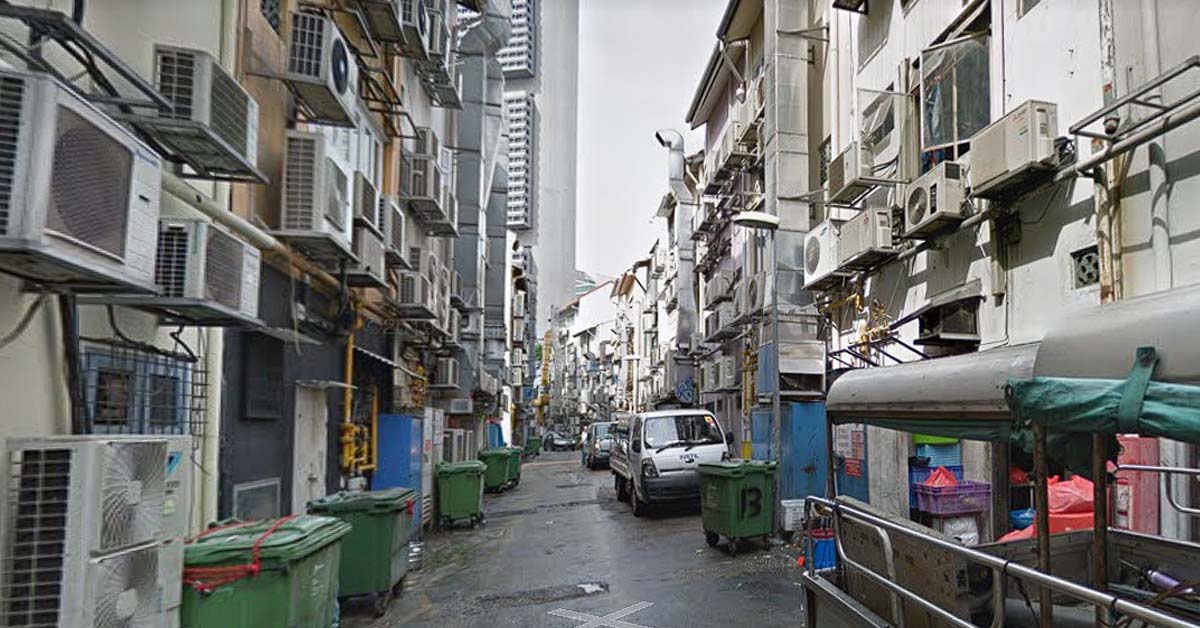 PUB GIRL GOT DRUNK & WOKE UP AT BOAT QUAY WITH HER PANTIES MISSING