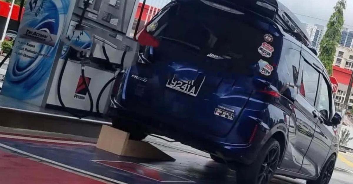 YET ANOTHER SG CAR ELEVATES TO PUMP MORE PETROL IN JOHOR