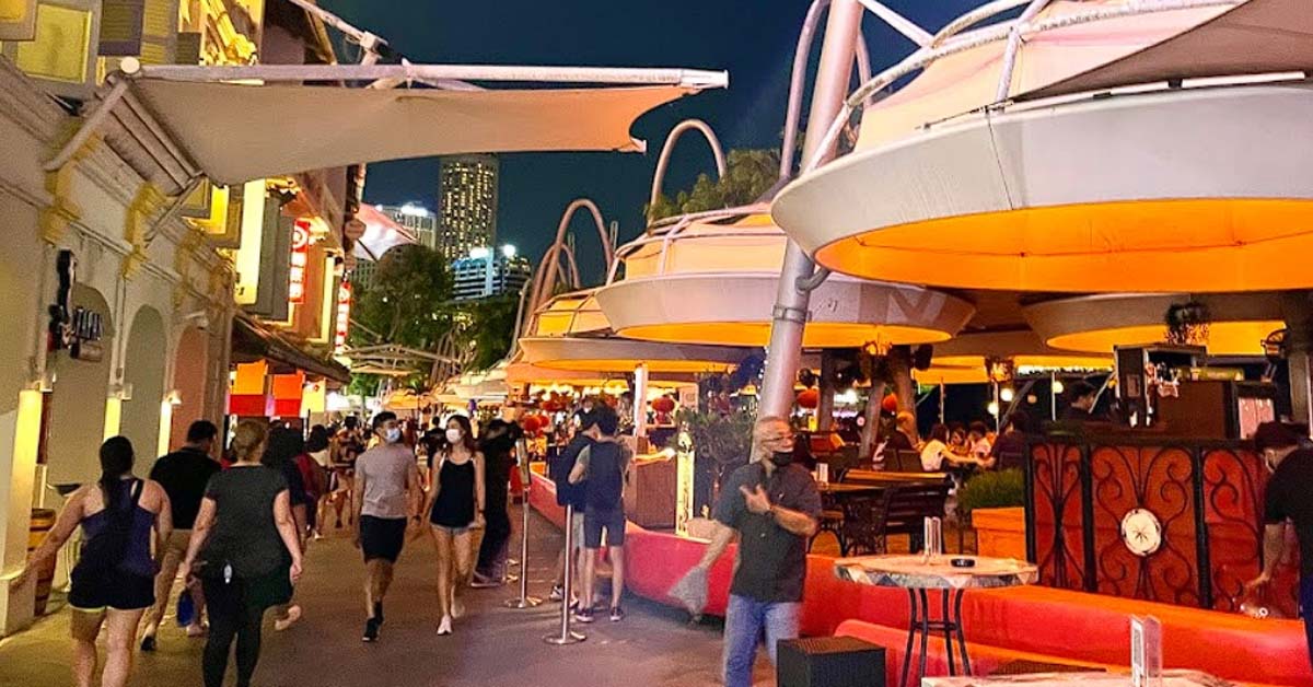 STINGY BF CHOOSE AN EXPENSIVE PLACE TO EAT & EXPECTS GF TO TREAT HIM