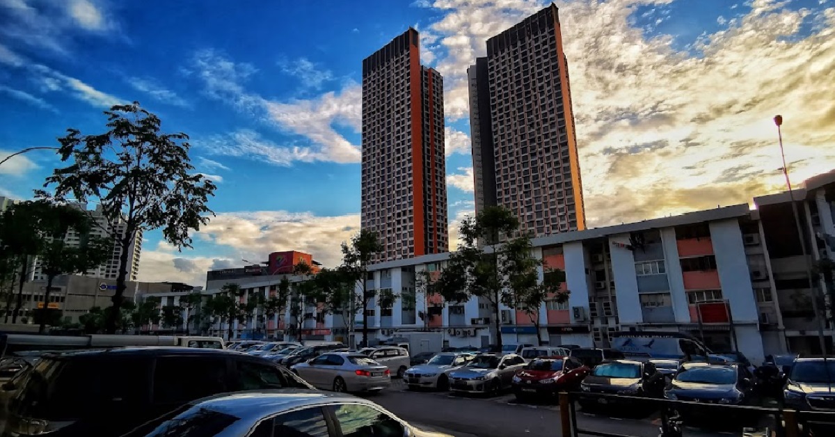 FAMILY RENTS FLAT AT CLEMENTI, LANDLORD ALLEGEDLY SPIES ON THEM