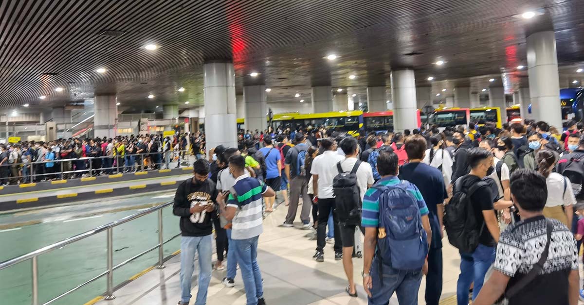 BORDERS CROWDED AS MALAYSIAN WORKERS RETURN TO SG FOR WORK