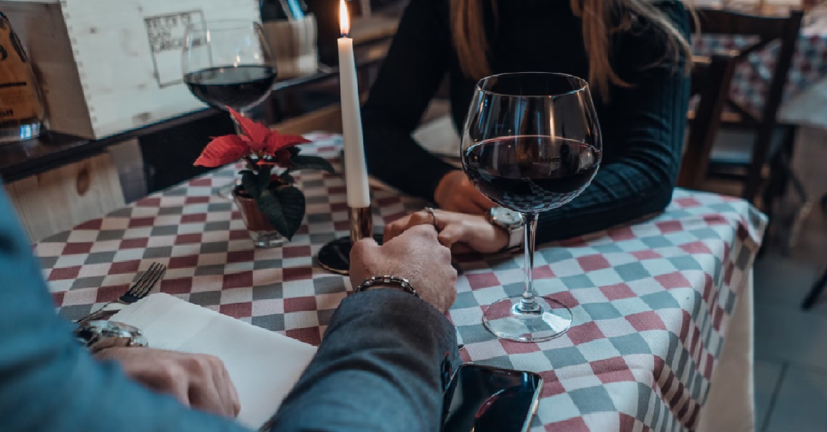 CHUBBY GIRL CANCELLED DATE WITH GUY BECAUSE SCARED HE JUDGE HER WEIGHT