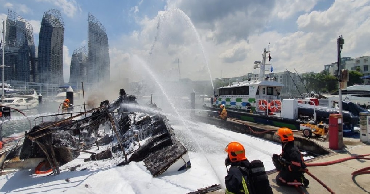 FIRE BROKE OUT ON PARKED YACHT @ KEPPEL BAY VISTA