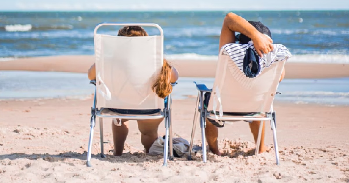 COUPLE BROKE UP WHILE ON HOLIDAY, STUCK TOGETHER FOR REMAINING DAYS