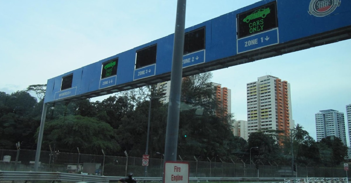 JOHOR IMMIGRATION OFFICER ALLEGEDLY ASKED S’PORE FAMILY FOR BRIBE