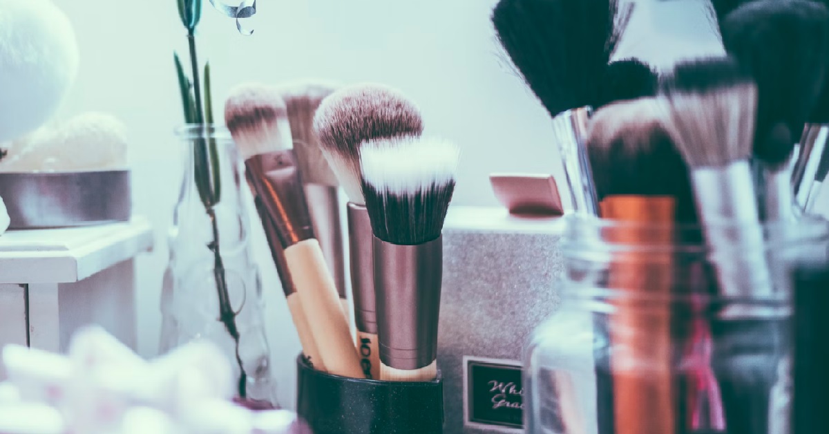 GIRL WEAR MAKEUP TO LOOK PROFESSIONAL FOR 1ST JOB, MUM SCOLDS HER FOR BEING A “LOOSE WOMAN”