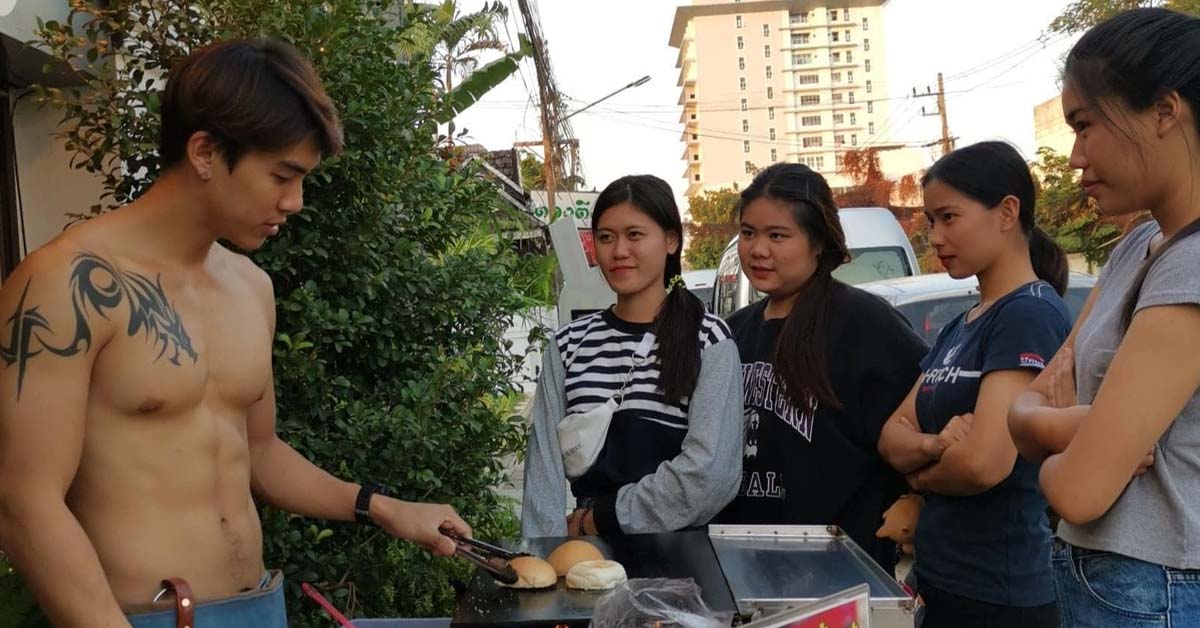 THAI HUNK GOES SHIRTLESS & SELLS FOOD, ALOT OF ‘HUNGRY’ CUSTOMERS