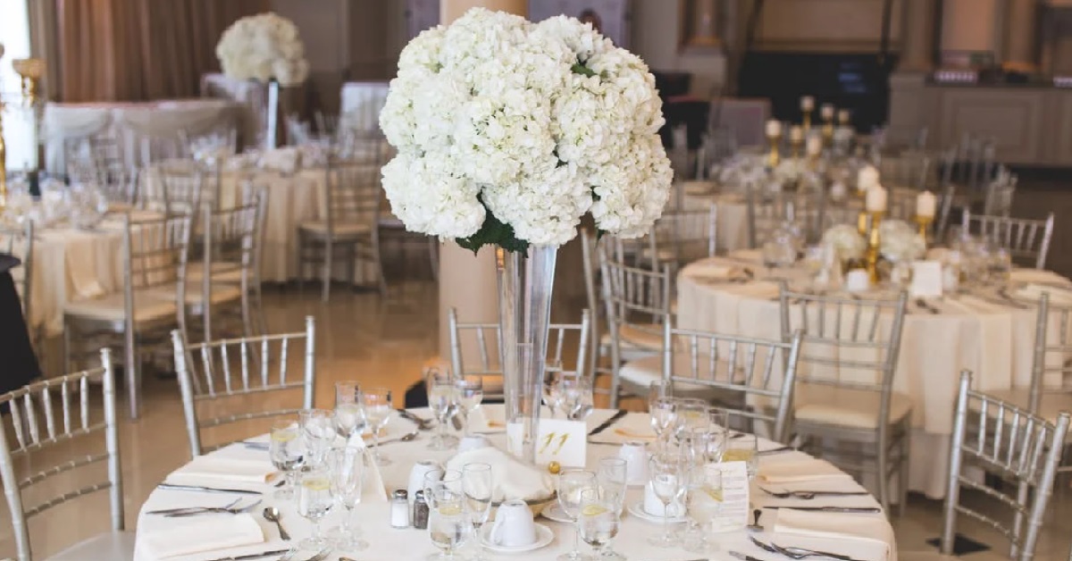 COUPLE PLANNING SMALL WEDDING DUE TO BUDGET, MUM WANTS TO INVITE 100 MORE PEOPLE