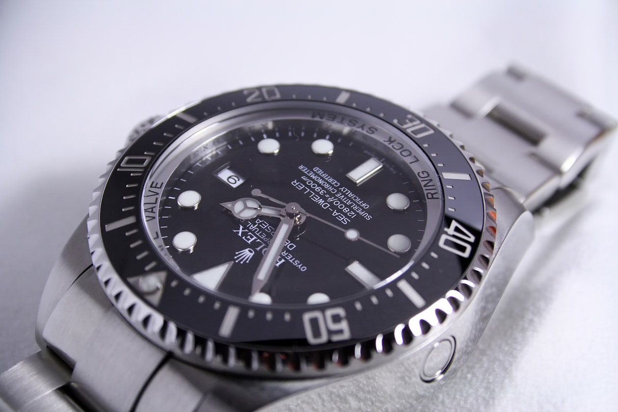 GIRL TAKES BANK LOAN TO SATISFY BF’S DREAM OF HAVING A ROLEX