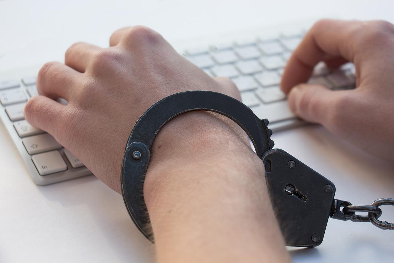 MAN CHARGED AFTER OPENING MULTIPLE BANK ACCS FOR SCAMMERS