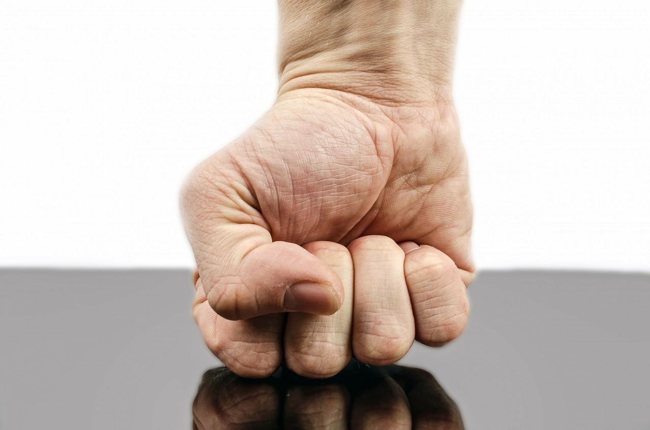 MAN COMPLAINS FELLOW MANAGER & GETS SLAPPED FOR TELLING ON HIM