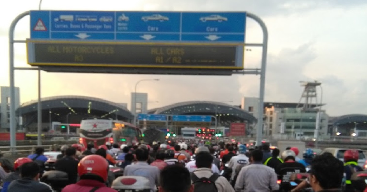 S’POREANS STUCK IN S’PORE-M’SIA SECOND LINK FOR 4 HRS INSIDE TOUR BUS