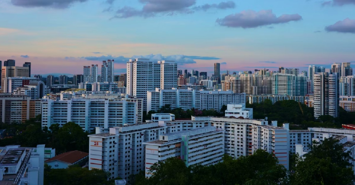 MAN UNHAPPY THAT HE HAS TO WAIT TILL 35 YEARS OLD TO BUY HDB, AS PRICES ARE GOING UP