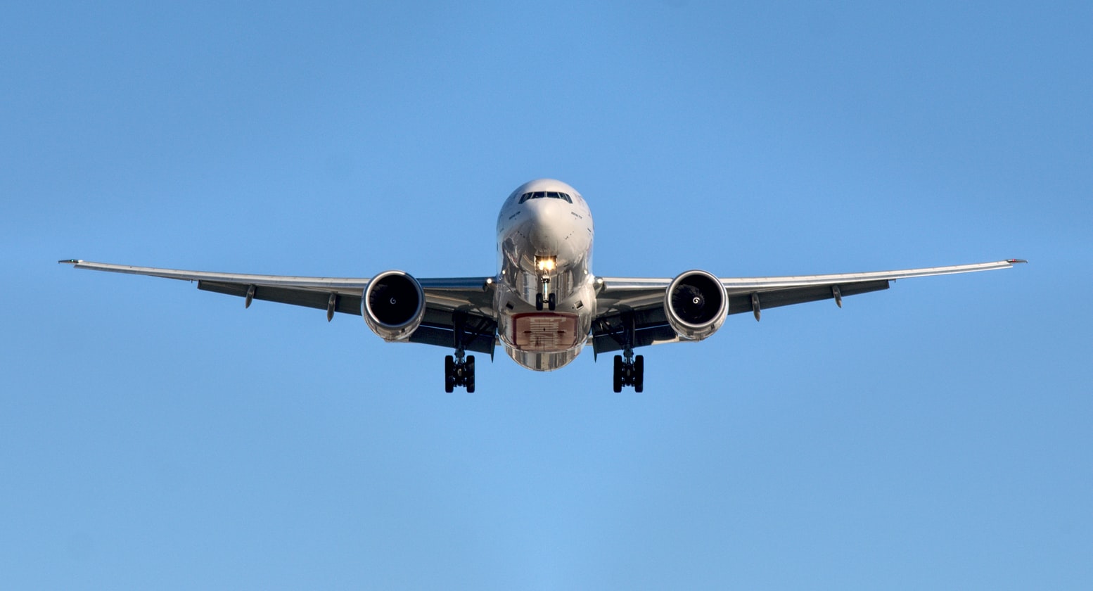 GIRL CANCELS DINNER WITH FRIEND WHO ALWAYS “PUT HER ON AEROPLANE”