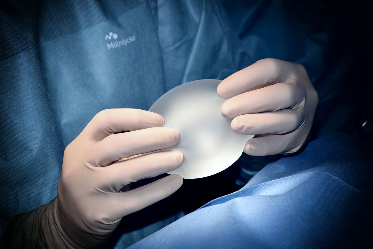 MOTHER SPENDS THOUSANDS ON DAUGHTER FOR COSMETIC SURGERY, CAUSE CAN’T FIND HUSBAND