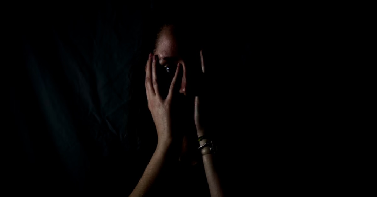 WOMAN BEATEN BY FATHER AS A CHILD, NOW 27 BUT STILL SCARED OF HIM
