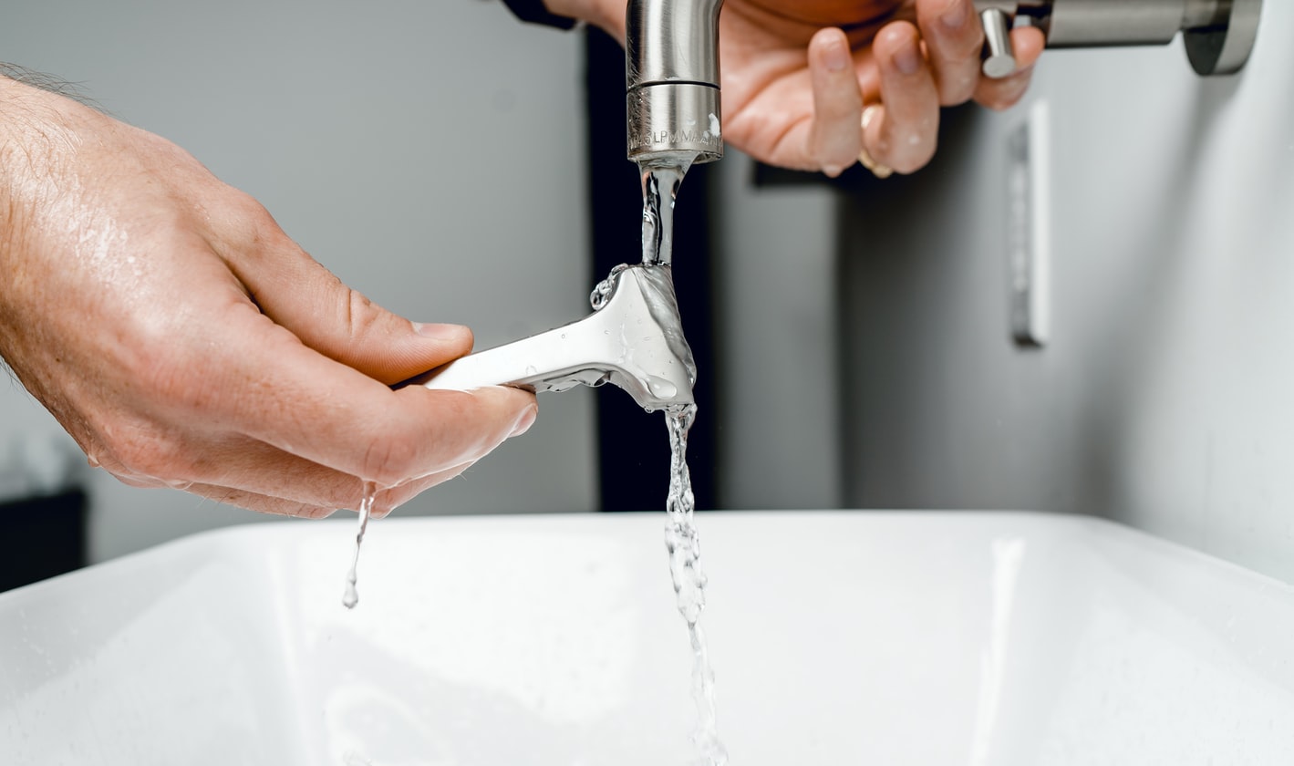 GF UNHAPPY THAT BF’S FEMALE FRIEND TALKS TO HIM ABOUT SHAVING DOWNSTAIRS