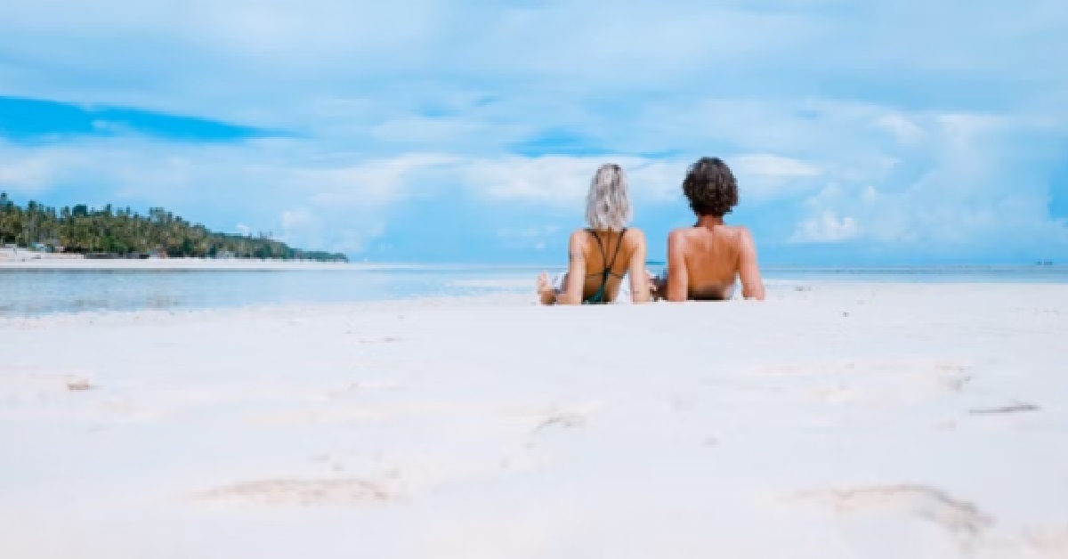 WOMAN IN 30S NOT ALLOWED TO GO OVERSEAS BY PARENTS, SCARED SHE GO THERE PIAK PIAK