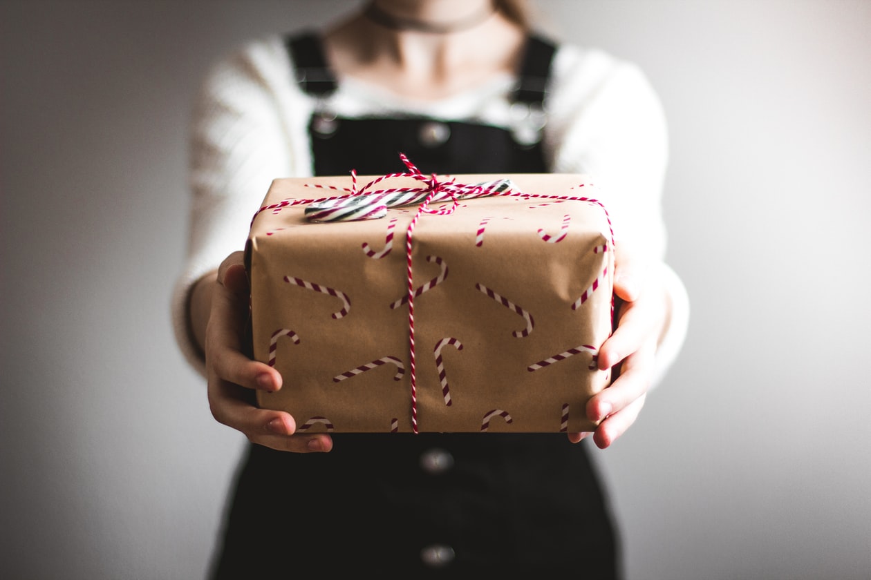 $675,000 LOST TO PARCEL DELIVERY SCAM SINCE JAN 2022, 454 VICTIMS