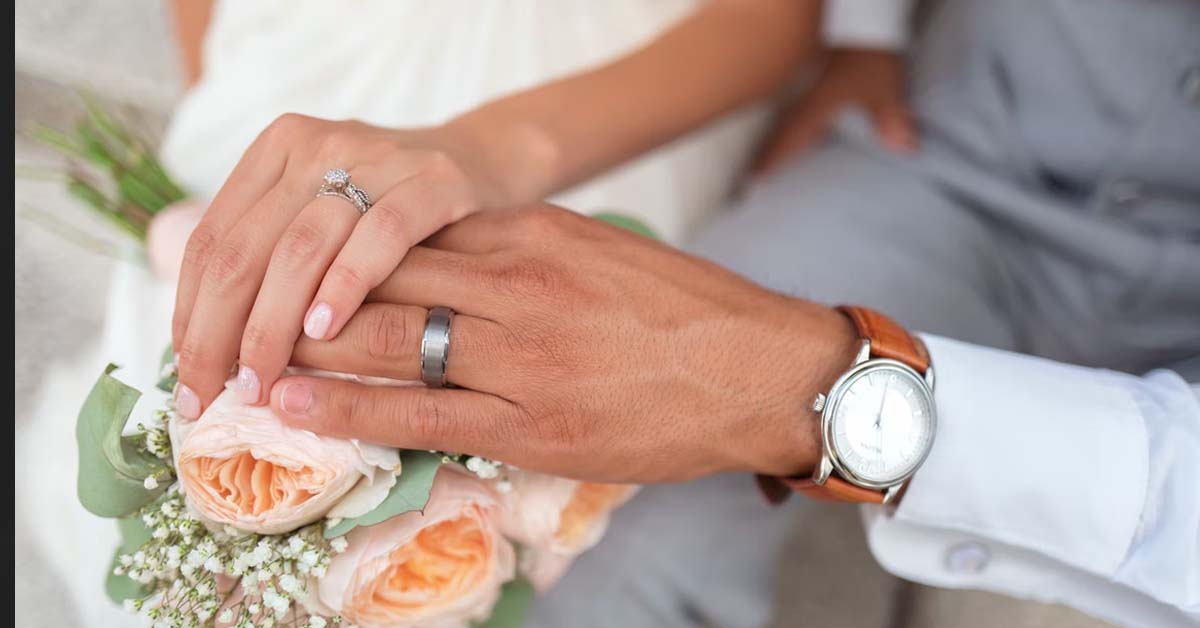 MAN TERRIFIED OF MARRIAGE, WHEN GF MENTIONS MARRIAGE, HE TURN INTO MOUSE