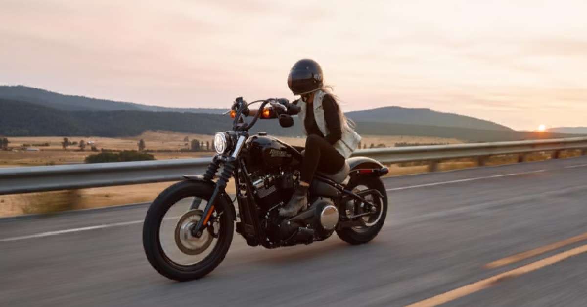 GIRL AGAINST BF TAKING MOTORBIKE LICENSE – “RIDERS ALWAYS SERIOUSLY INJURED IN ACCIDENTS”