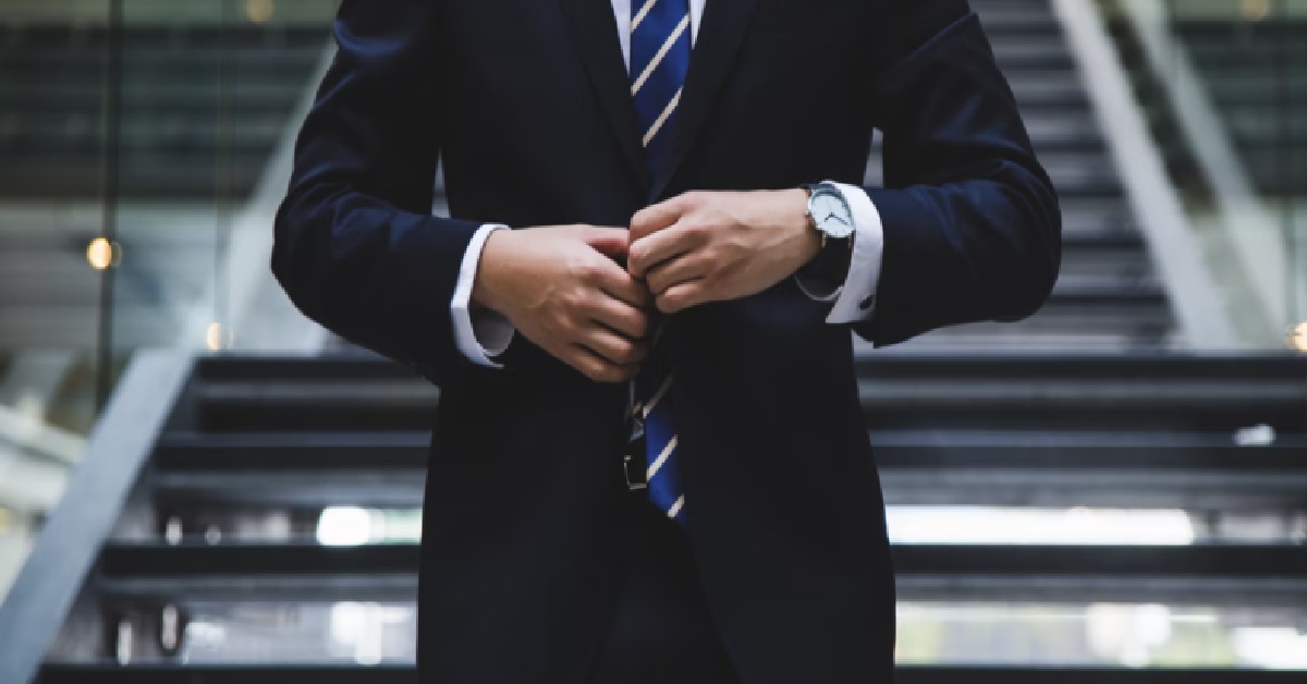 GIRL WANTS TO DUMP BF AFTER MEETING “INVESTMENT GUY” WHO HAS A LUXURY CAR