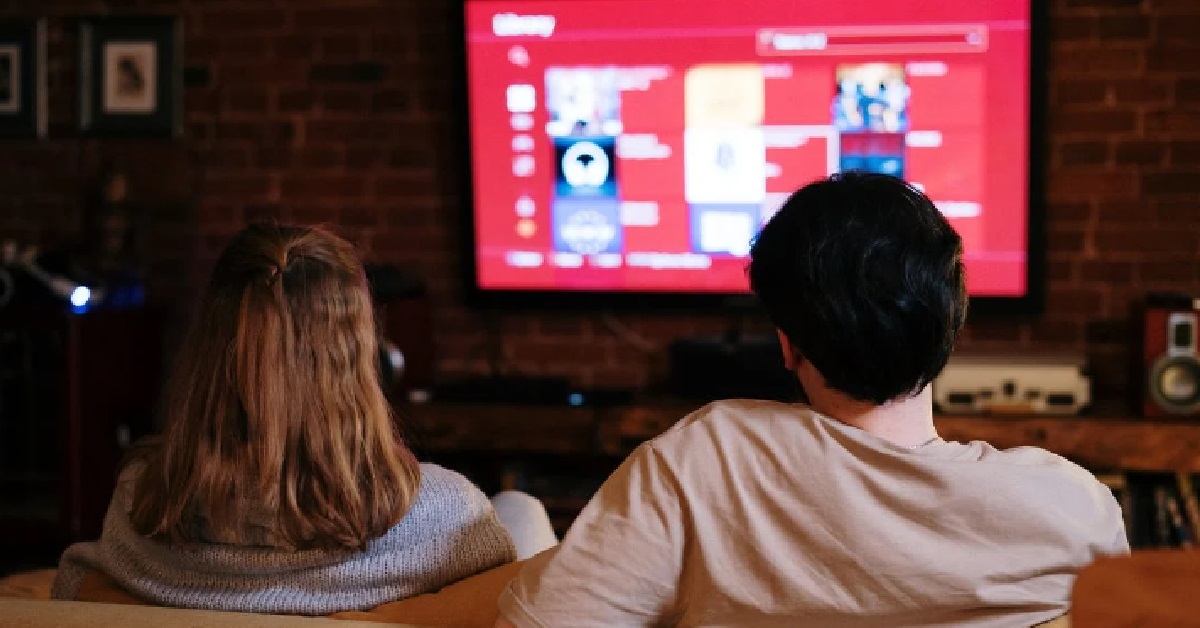 COUPLE MOVED IN TGT, BF WANTS OWN SPACE, TELLS GF “PRETEND I’M NOT HOME”