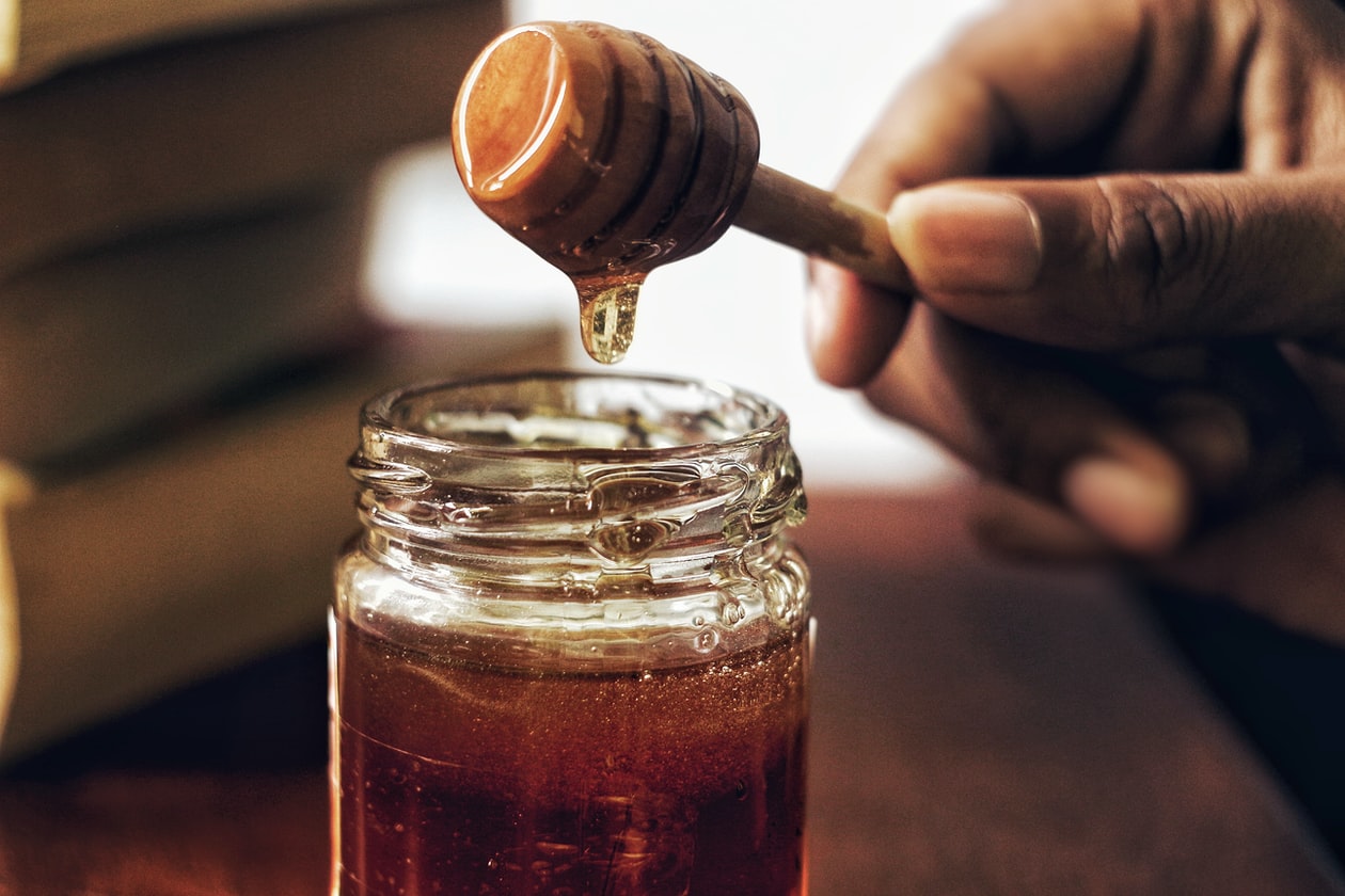 GF ANGRY AFTER SWEET TOOTH BF STEALS ALL HER HONEY AND PEANUT BUTTER