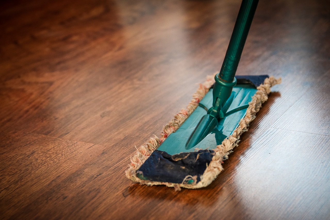 MOTHER EMBARRASSED AFTER DIRTYING FLOOR WITH BLOOD FROM DOWN THERE