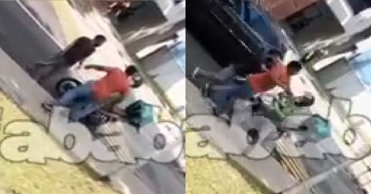 TWO MEN FIGHTING AT ROADSIDE, “HAK TUI” SPIT AT EACH OTHER FACE