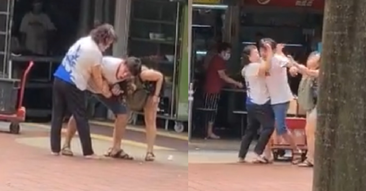 AUNTIES FIGHTING OVER MAN, FIGHT UNTIL SHIRT TEAR, PULL EACH OTHER HAIR