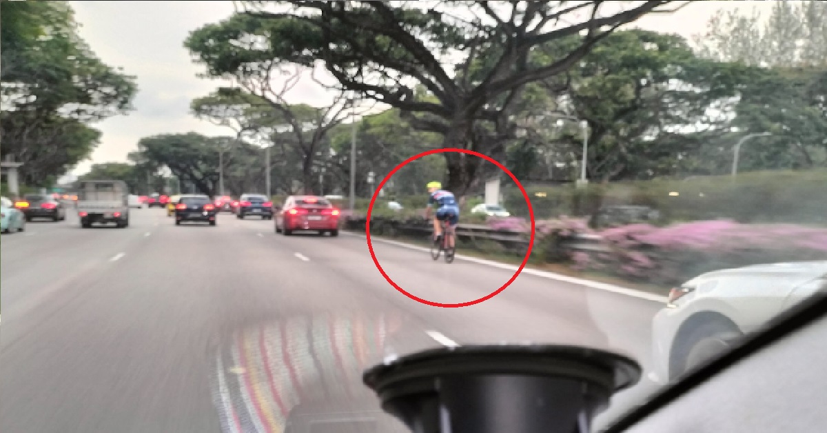 ANG MOH CYCLIST PLAYING WITH HIS LIFE, CYCLING ON BUSY EXPRESSWAY