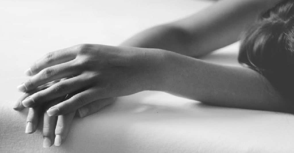 GIRL FARTED ON GUY’S KUKUBIRD SO HARD THAT HE “SHOOT” INSIDE