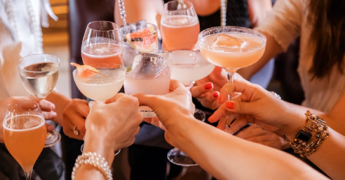 GIRL ASKED BOYFRIEND IF SHE CAN FLIRT WITH OTHER MEN FOR DRINKS