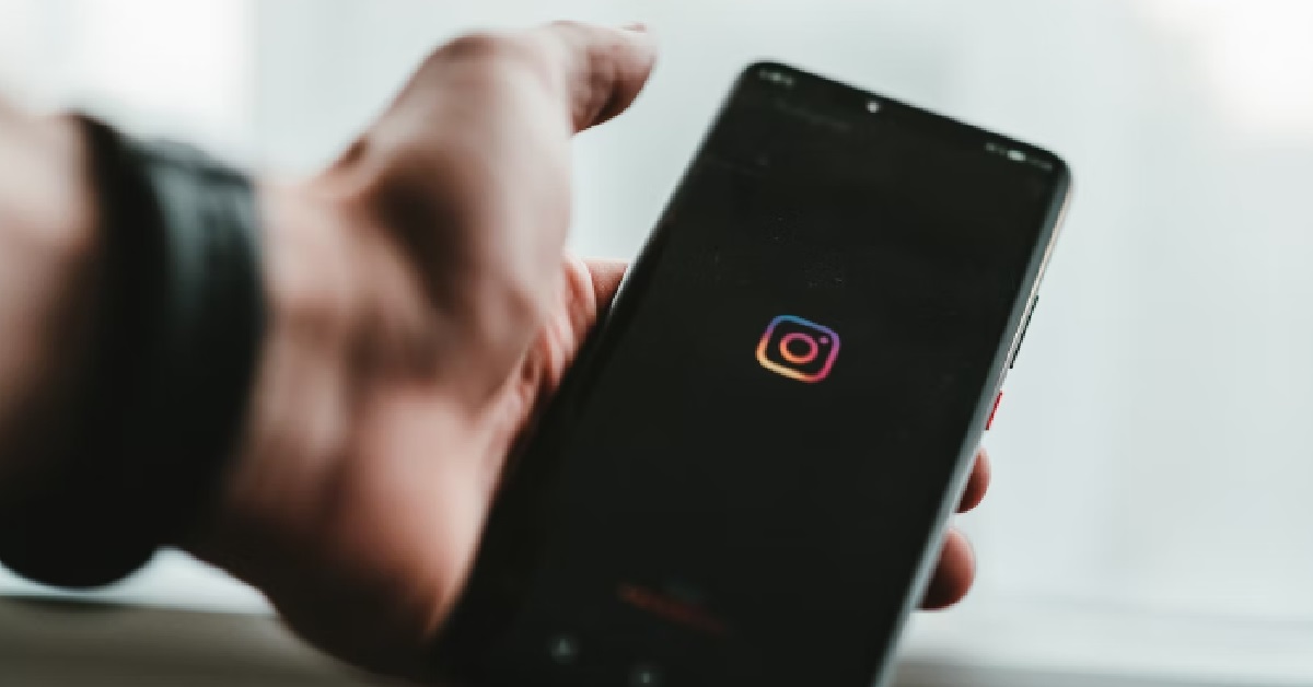 GIRL REFUSES TO POST PHOTOS OF BF ONLINE, SCARED OF “DRAMA” FROM REJECTED GUYS