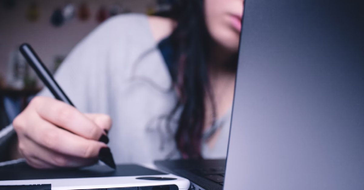 WOMAN MISSED WORK CAUSE BABY SICK, GOT FIRED & BOSS SAY “YOU CAN’T JOIN OUR COMPETITORS”