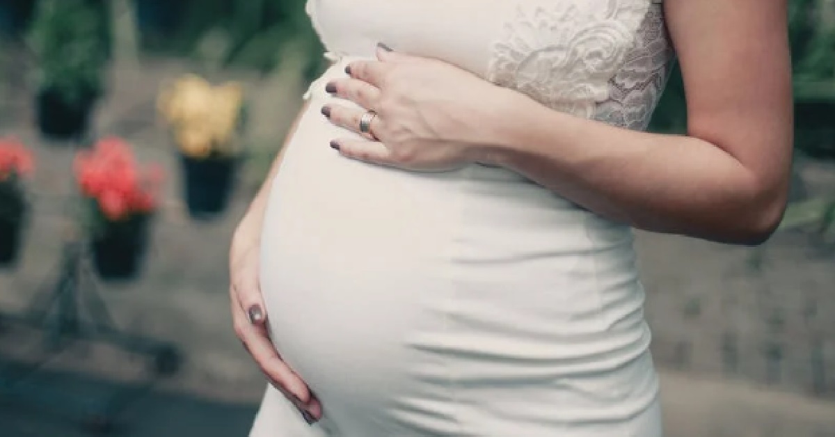GUY LETS HIS GF SLEEP WITH OTHER MEN, NOW SHE MIGHT BE PREGNANT