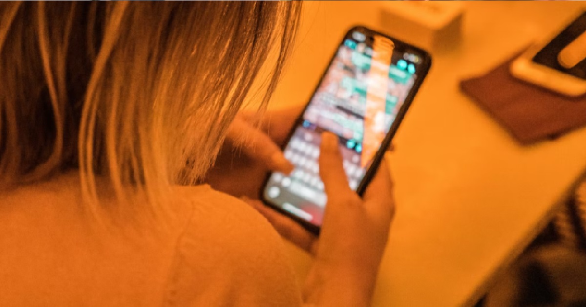 MAN LEFT HIS GF FOR HIS EX TWICE, NOW BEGGING HER FOR ANOTHER CHANCE