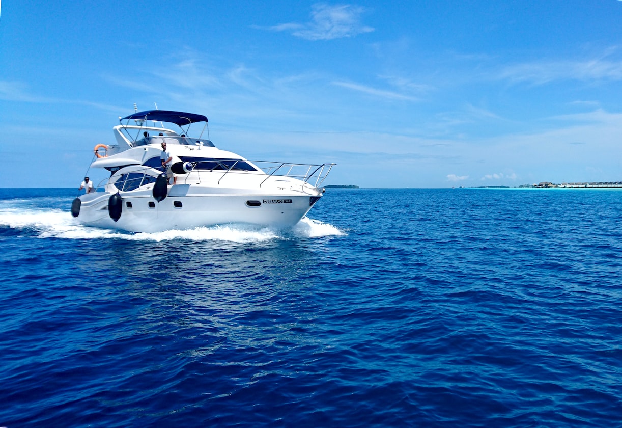 WOMAN KENA ‘AEROPLANE’ CAUSE ONLY ‘CHIO BU’ CAN ATTEND THE YACHT PARTY