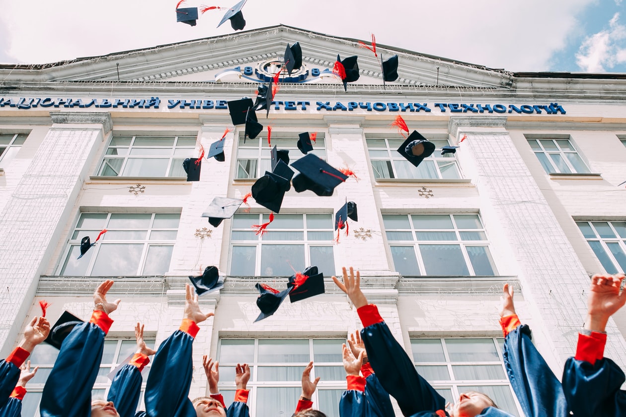 MAN DITCH HIS DEGREE TO JOIN “RICH FRIENDS” AND ENDED UP WITH NO FUTURE