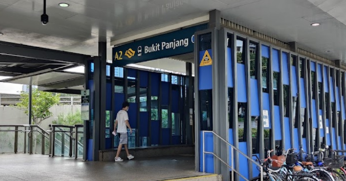 MAN ASKED GUY AT MRT STN TO SEND HIM A SELFIE, AFTER DOING THE SAME THING TO GIRL