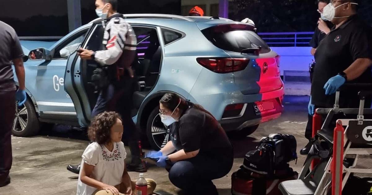 MAN LOST CONTROL OF HIS RENTAL GETGO CAR AND CRASHED INTO BUKIT PANJANG CARPARK
