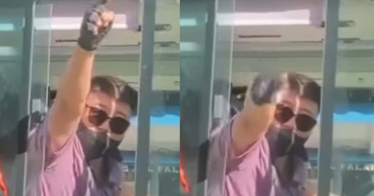 UNHAPPY SBS TRANSIT PRC BUS DRIVER POINTS HIS MIDDLE FINGER IN HOUGANG