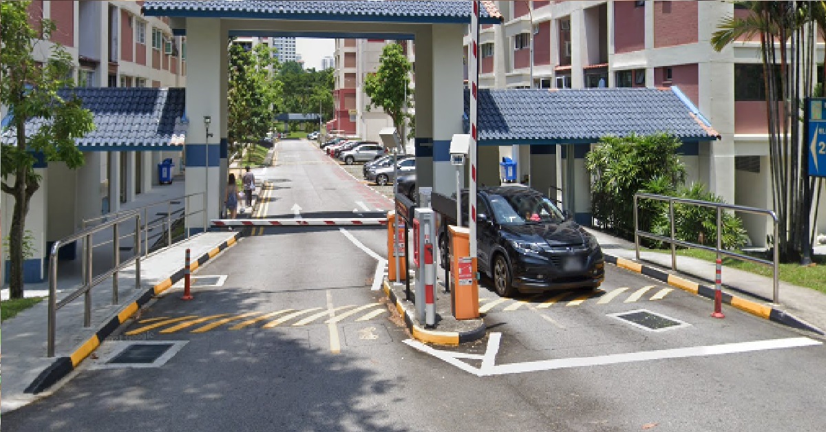 GUY JUST BOUGHT A NEW CAR, 15 MINUTES AFTER PARKING KENA SCRATCHED ALREADY