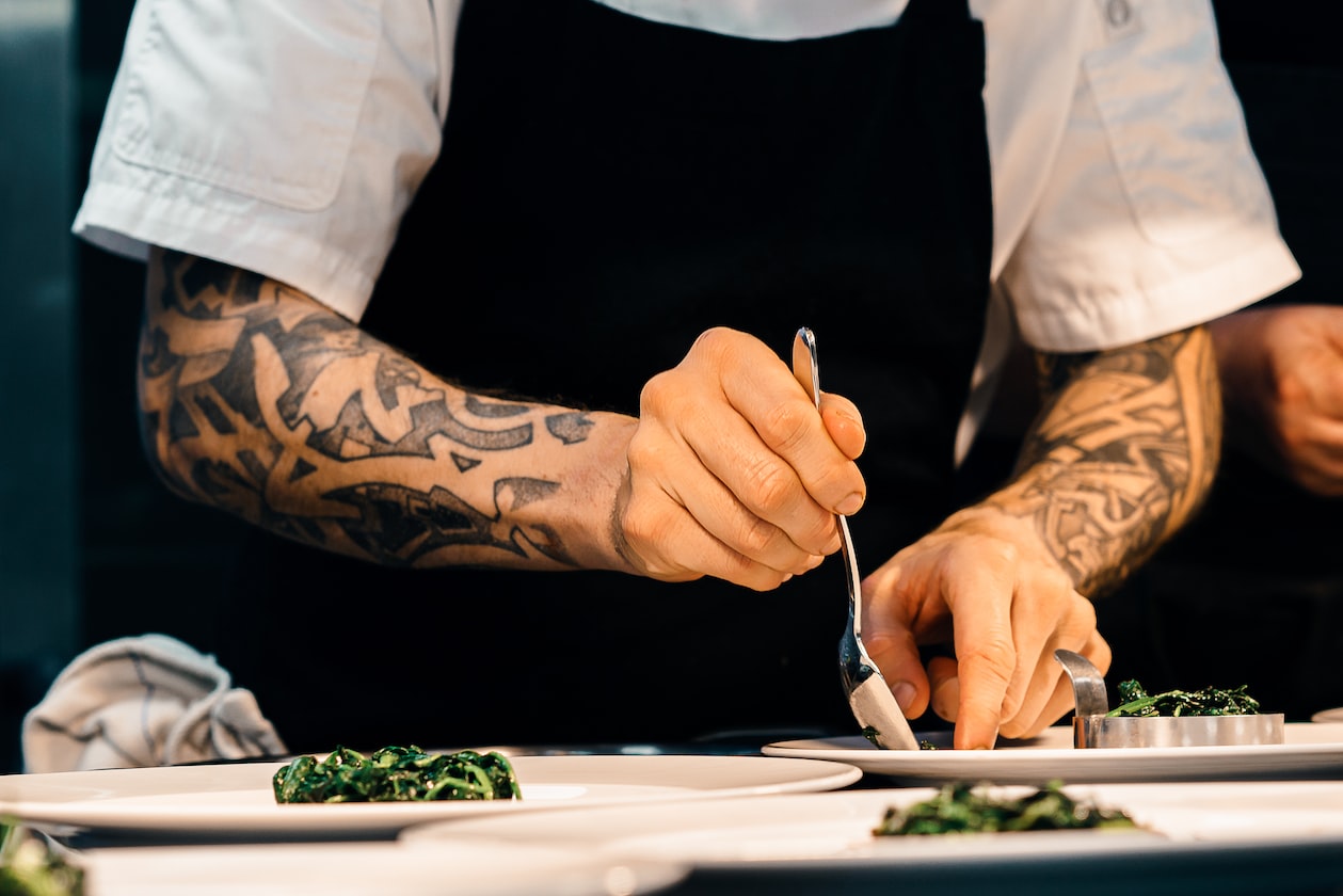 GF SAYS BF’S JOB IS ‘LOW CLASS’ AS HE BECAME A CHEF, GF’S PARENT ALSO ACT ATAS