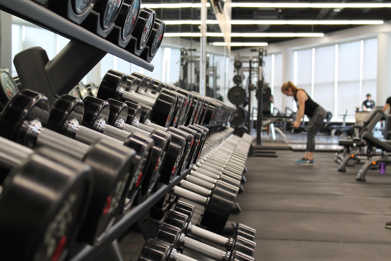 HUSBAND FORGOT WEDDING ANNIVERSARY, BRINGS WIFE GO GYM WITH HIS FRIENDS