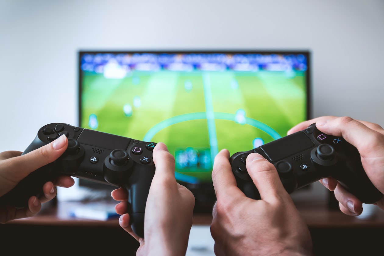 BF DON’T WANT TO “PLAY” WITH GF, CAUSE PLAYS VIDEO GAMES MORE THAN SHIOK