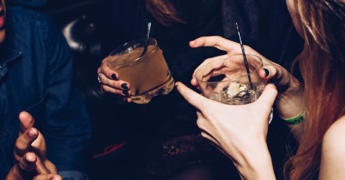 GUY’S GIRLFRIEND ALWAYS FLIRTING WITH OTHER MEN RIGHT IN FRONT OF HIM